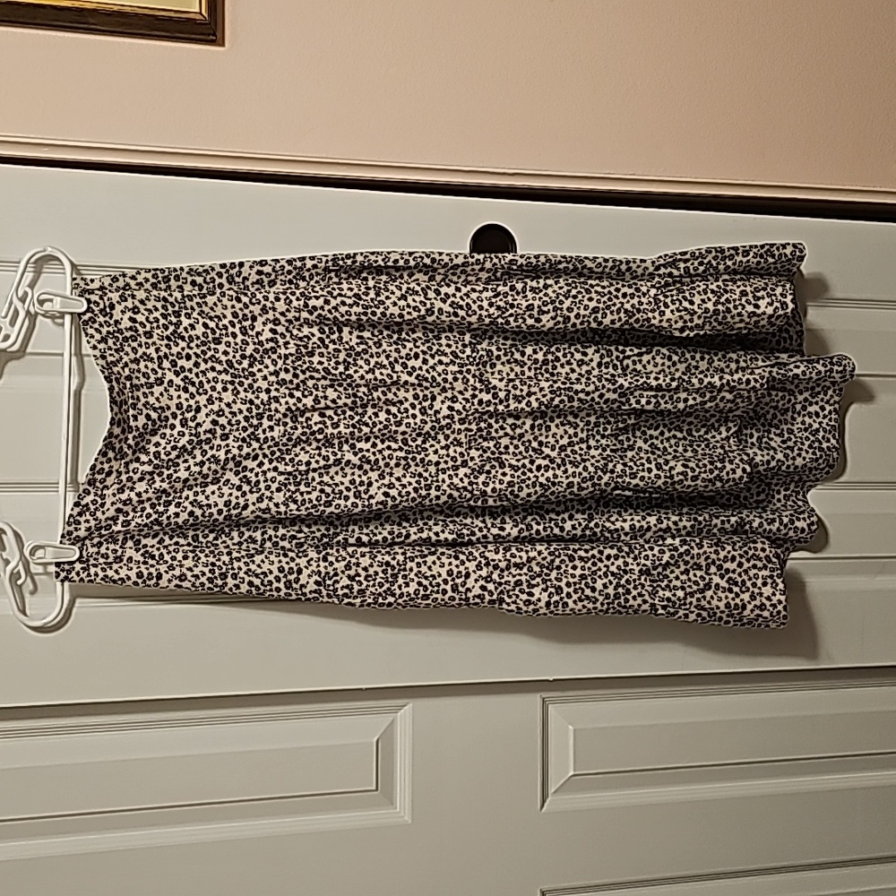 Everyday Chic Boutique Cream & Black  flower Print hi low Dress w/ Side zipper